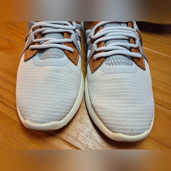 OluKai Mio Li Sneaker - Mens Size 10 - Picture 3 of 9